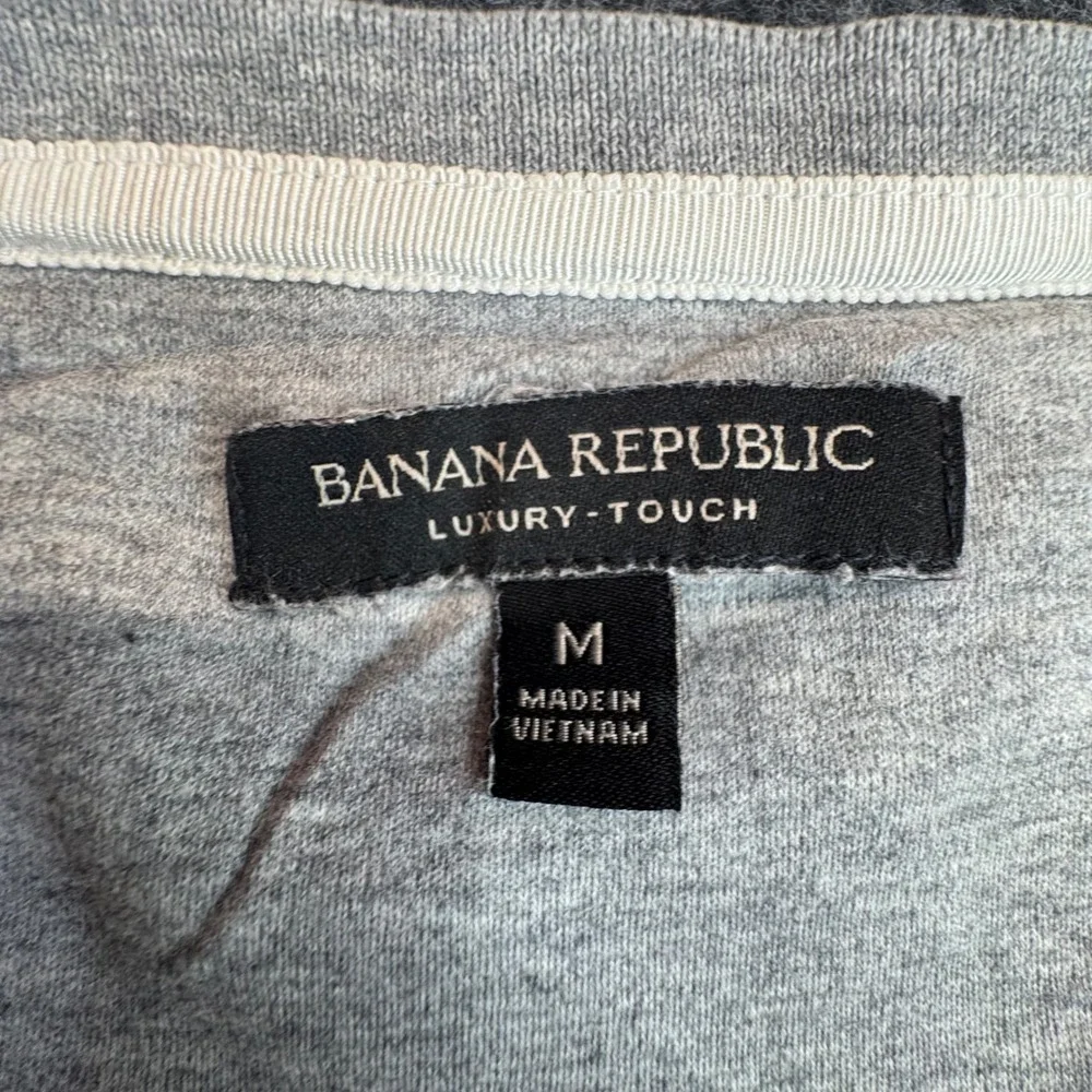 Banana Republic T-Shirt Mens Medium Grey Luxury Touch‎ Striped Jacquard